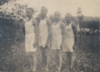 Gustav Fiala, otec pamětnice, první v řadě, Sokol, 1932