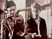 Otec Rudolf Manoušek učí mladého Petra zvonařskému řemeslu. Zbraslav 1969