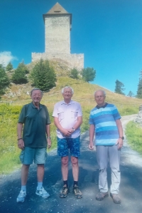 S bývalými vojáky z kašperskohorské posádky na výšlapu na hrad Kašperk