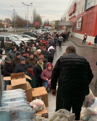 Фонд "Обійми" передає гуманітарну допомогу мешканцям деокупованого Херсона 