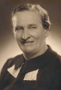Babička Anna Drábková
