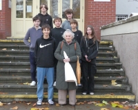 Bena Havlů (Božena Kubicová) s žákovským týmem pro Příběhy našich sousedů, 2023