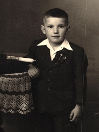 Na prvním svatém přijímání v roce 1941