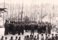 Hana Seyčková v mládežnickém pěveckém souboru