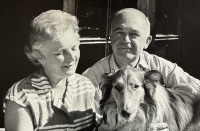 Otec se svojí druhou ženou