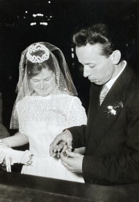 Svatební fotografie Jindřicha Fencla a Marie Kopečné, 1962