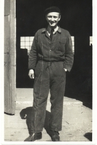 Jan Udržal jako mistr výrobního výcviku stavebního strojírenství Rybitví, 1954