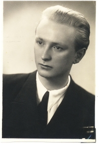 Jan Udržal před maturitou, Chrudim, 1947 a
