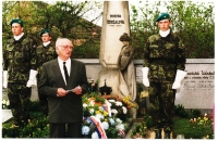 Jan Udržal u hrobu Františka Udržala