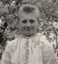 Jaroslav Švach asi desetiletý v kroji, 1957