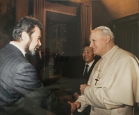 Milan Klapetek s papežem Janem Pavlem II. v roce 1989 v Ženevě