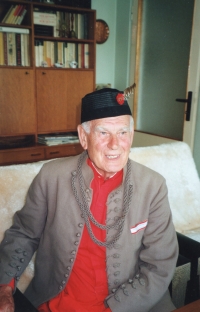 František Močuba v sokolském kroji v roce 2006 (ve věku 75 let)
