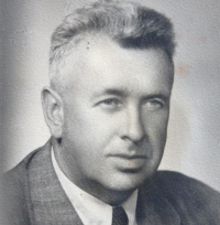 Otec Jiřiny, Stanislav Dvořák