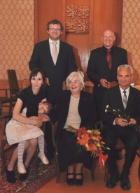 Manželé Hewaničtí na udílení Ceny města Velká Bystřice, 2012, pan Hewanicki se stal tohoto roku držitelem ceny za dlouholetou spolupráci v oblasti kultury, za aktivní
spolupráci s divadelním souborem a matrikou města Velká Bystřice