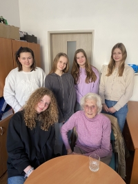 Blanka Matějková s týmem z projektu Příběhy našich sousedů