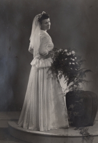 Pamětnice ve svatebním 