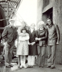 Arnošt Vlašimský (první zprava), vysílač Klínovec, 70. léta