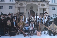 Takzvané závody postaru (Karel Duben stojící šestý zleva)