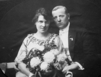 Svatební fotografie rodičů Jaromíra Procházky, Kutná Hora, 26. prosince 1920
