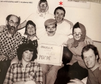 Jaroslav Škaloud (označen hvězdičkou) s přáteli, 1979