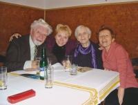 Jitka Režná s rodiči a sestrou Janou