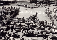 Před Československým rozhlasem v Plzni, srpen 1968