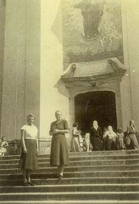 Cecílie Urbancová se svou matkou, 50. léta 20. století