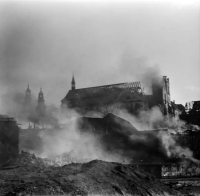 Emauzy po bombardování Prahy 14. února 1945