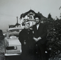 S maminkou Kateřinou Heldesovou ve Starém Městě