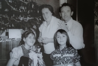 S manželkou Annou a dcerami Evou a Alenou
