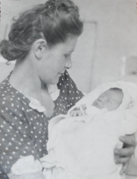 Milada Nová a Kamila Nová, 1928