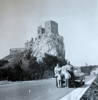 Rodina Heldesova u hradu Beckov