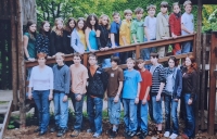 Alena Zdražilová se svou třídou z waldorfské školy 