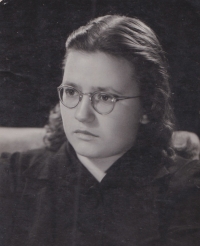 Maminka pamětnice Erna Haňáčková, rozená Štukelyová, 1945 