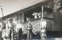 Babička a děda Liškovi, strýc Břetislav pije maté, Cerro Azul, Argentina