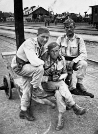 Fotografie, kterou měl otec jako památku na vojenskou službu u Československé armády, blíže neurčeno, polovina 30. let