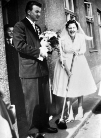 Svatba Miloslava Komárka, rodný dům manželky v Kyselovicích u Chropyně, 18. března 1961