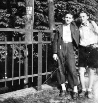 Bratr Anny Macečkové Emil Beneš vlevo