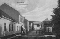 Dům s pergolou ve Vrbně pod Pradědem, do kterého se Anna Marková s rodiči nastěhovala v roce 1945, pohlednice ze 30. let