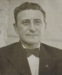 Kovář a podkovář tatínek Antonín Lehečka jako elegán