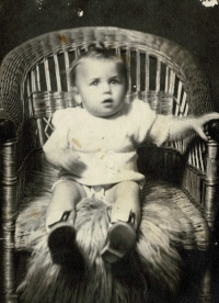 Marie Ambrůzová jako roční, 1951