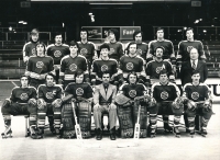 Tým HC Servette Ženeva, pamětník (druhý zprava ve spodní řadě) a Richard Farda (druhý zprava ve třetí řadě), 1977/1978