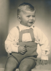 Pamětník během Vánoc, 1947