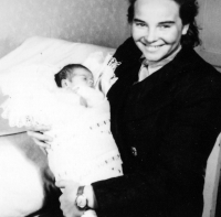 Tomáš Klepek s matkou Zdenou, 1951