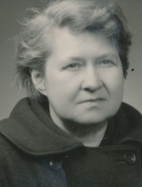 Babička z matčiny strany