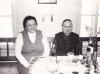 Tony a Hilda Lelkovi, sousedky ze Stroužného, Stroužné, 80. léta