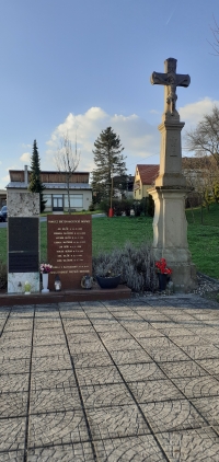 Památník Josefa Valčíka, náměstí ve Smolině u Valašských Klobouk, 2025