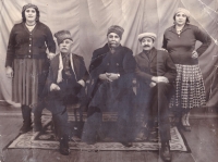 Fedir Kondur (baron Dodu) surrounded by his family. Kiliya, 1974