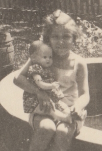 Gertrude Schreckeneder v roce 1942