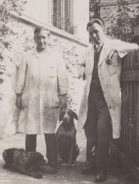 Otec Gertrudy Schreckeneder, Karl Procháska, první zleva a jeho bratr Rudolf Procháska